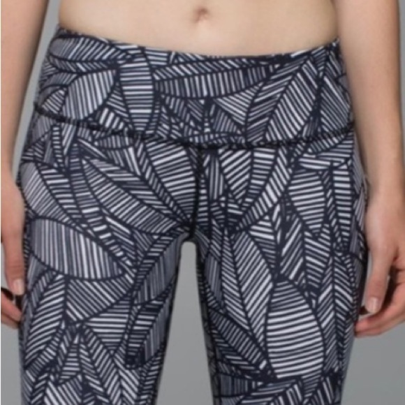 Sz8 Lululemon Wunder Under Pant in Banana Leaf White Black VGUC - Picture 1 of 15